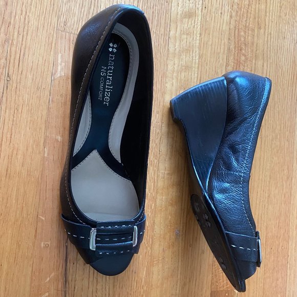 Naturalizer Beata Black Leather Wedges - Picture 2 of 4